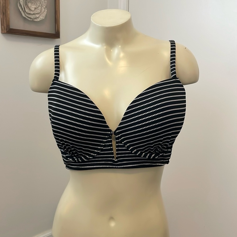 Xhiliration Black and White Stripe Bikini Top Size D/DD